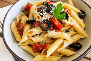 Pâtes aux tomates séchées et aux olives